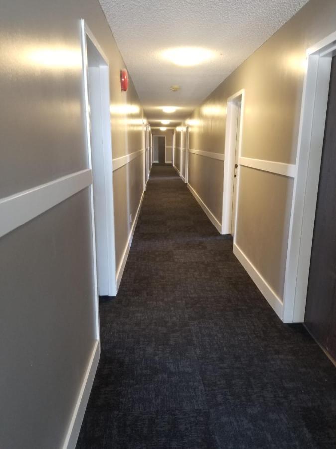 7 Day'S Hotel Lamont Dış mekan fotoğraf