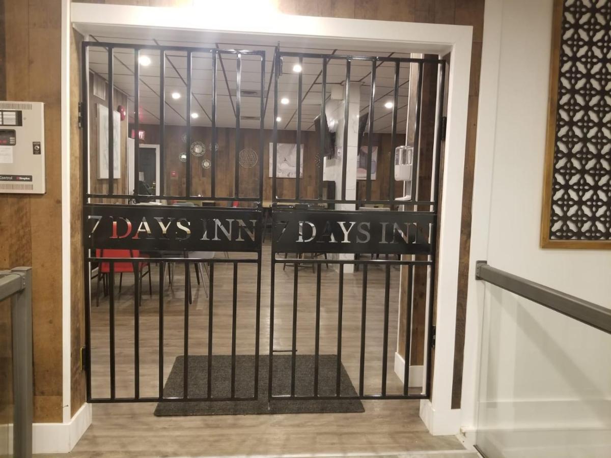 7 Day'S Hotel Lamont Dış mekan fotoğraf